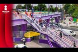 La saturación de las vialidades, puentes y estaciones del Metro de la Ciudad de México con iconografía de ajolotes y una paleta de colores lila y morada configura, bajo la lupa de Carlos Martínez, Periodista especialista en derechos humanos, una sofisticada estrategia de violencia cromática institucional y purplewashing (lavado feminista). Lejos de ser una inocua decisión de diseño urbano, la apropiación de los colores históricamente ligados a las luchas feministas internacionales (el 8M) y la movilización civil representa una maniobra de distracción política para eludir las responsabilidades de una administración que, bajo el mismo grupo político, suma ya más de un cuarto de siglo gobernando la capital del país en este 2026. El especialista devela la cara más oscura del urbanismo oficialista: el uso de tonalidades lila y moradas para maquillar la impunidad. "No es el color lo que ofende, sino la instrumentalización de una lucha histórica sin asumir la responsabilidad de los feminicidios y el desastre urbano", acusa; alista denuncia colectiva.







COMENTA ESTE VIDEO Y COMPARTELO CON TUS AMIGOS

Para más información entra: https://www.youtube.com/watch?v=6pLXCoJQvPE


No olvides dejarnos tus comentarios y visitarnos en 

Sitio: http://pro.imagenradio.com.mx 
Facebook: https://www.facebook.com/ImagenRadio/?locale=es_LA
Twitter: https://x.com/Imagen_Mx
Suscríbete a nuestro canal:  https://www.youtube.com/channel/UCB0BUmdBOrH9mYU2ebs1eWA


#imagenradio #noticiasenvivo