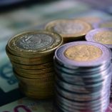 Invertir en CETES permite hacer crecer tu dinero de forma segura con montos muy accesibles.