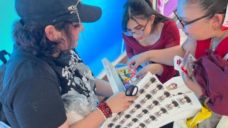 Fans de BTS intercambian freebies