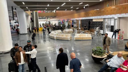 El interior de la Terminal 2, afinando detalles antes de la ceremonia gubernamental