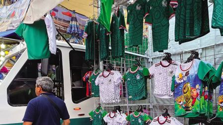 “Bara, bara': seis de cada 10 jerseys del Mundial podrían ser ilegales o piratas.
