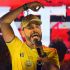 Un abogado millonario, de personalidad desparpajada y que hace campaña como "El Tigre" irrumpió en las presidenciales de Colombia.