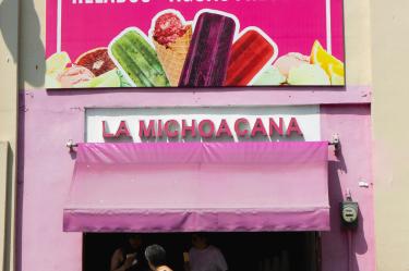 A pesar de su enorme presencia en todo el país, las paleterías La Michoacana comparten historia y tradición sin operar bajo un modelo de franquicia común.