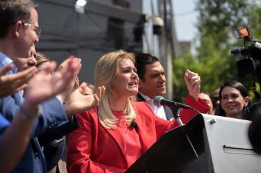 Analistas advierten que la embestida judicial de la FGR contra la gobernadora Maru Campos por el caso CIA podría terminar inflándola.