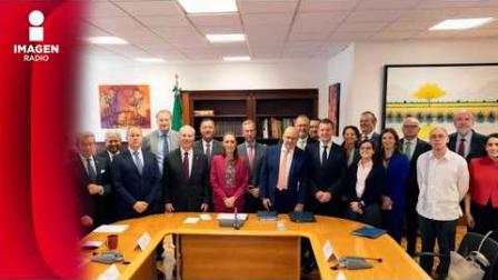 José Medina Mora, Presidente del CCE, nos habla sobre que esta semana la presidenta Claudia Sheinbaum, se reunió con el Consejo Coordinador Empresarial y diversos representantes de cámaras empresariales, en un encuentro enfocado en el fortalecimiento de la economía mexicana.

#sheinbaum #cce #inversion #tmec 

COMENTA ESTE VIDEO Y COMPARTELO CON TUS AMIGOS

Para más información entra: http://www.youtube.com/ImagenRadioLive

No olvides dejarnos tus comentarios y visitarnos en

Facebook: https://www.facebook.com/ImagenRadio
X: https://twitter.com/Imagen_Mx
Sitio: http://pro.imagenradio.com.mx


Suscríbete a nuestro canal: https://www.youtube.com/channel/UCB0BUmdBOrH9mYU2ebs1eWA



#ImagenRadioEnVivo #NoticiasEnVivo