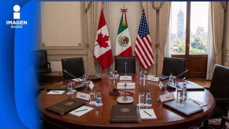 David Páramo platica con Larry Rubin, Presidente de la American Society of Mexico, sobre la revisión del T-MEC así como la seguridad y cooperación fronteriza son Estados Unidos.

#amsoc #tmec #seguridad 

COMENTA ESTE VIDEO Y COMPARTELO CON TUS AMIGOS

Para más información entra: http://www.youtube.com/ImagenRadioLive

No olvides dejarnos tus comentarios y visitarnos en

Facebook: https://www.facebook.com/ImagenRadio
X: https://twitter.com/Imagen_Mx
Sitio: http://pro.imagenradio.com.mx


Suscríbete a nuestro canal: https://www.youtube.com/channel/UCB0BUmdBOrH9mYU2ebs1eWA



#ImagenRadioEnVivo #NoticiasEnVivo