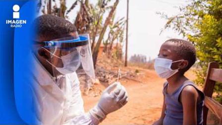 La coincidencia temporal entre la declaratoria de emergencia de la Organización Mundial de la Salud (OMS) por el brote de Ébola en África Central y la cuenta regresiva para la Copa del Mundo de Fútbol de 2026 ha encendido las alarmas de la comunidad médica mexicana. Al analizar los datos duros proporcionados por el Dr. Francisco Moreno, médico internista e infectólogo, queda en evidencia que el país se encuentra ante un desafío de bioseguridad sin precedentes. A diferencia de otros patógenos de menor impacto, el Ébola representa una amenaza sísmica debido a su tasa histórica de mortalidad (del 30% al 50%), la ausencia de tratamientos específicos y la inexistencia de una vacuna efectiva para la variante que actualmente se propaga.







COMENTA ESTE VIDEO Y COMPARTELO CON TUS AMIGOS

Para más información entra: https://www.youtube.com/watch?v=6pLXCoJQvPE


No olvides dejarnos tus comentarios y visitarnos en 

Sitio: http://pro.imagenradio.com.mx 
Facebook: https://www.facebook.com/ImagenRadio/?locale=es_LA
Twitter: https://x.com/Imagen_Mx
Suscríbete a nuestro canal:  https://www.youtube.com/channel/UCB0BUmdBOrH9mYU2ebs1eWA


#imagenradio #noticiasenvivo