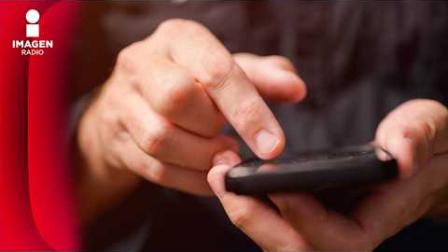 El experto en tecnología, Wikichava, abordó una problemática común en la ciberseguridad actual: la dificultad de identificar un enlace malicioso cuando este coincide perfectamente con las actividades o trámites recientes del usuario. Frente a los consejos tradicionales que se limitan a recomendar "no abrir enlaces sospechosos", el especialista propone utilizar la Inteligencia Artificial como una herramienta de protección activa.







COMENTA ESTE VIDEO Y COMPARTELO CON TUS AMIGOS

Para más información entra: https://www.youtube.com/watch?v=6pLXCoJQvPE


No olvides dejarnos tus comentarios y visitarnos en 

Sitio: http://pro.imagenradio.com.mx 
Facebook: https://www.facebook.com/ImagenRadio/?locale=es_LA
Twitter: https://x.com/Imagen_Mx
Suscríbete a nuestro canal:  https://www.youtube.com/channel/UCB0BUmdBOrH9mYU2ebs1eWA


#imagenradio #noticiasenvivo