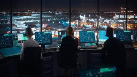 Controladores aéreos emplazan a huelga tras jornadas de 17 horas y un hachazo salarial del 30%