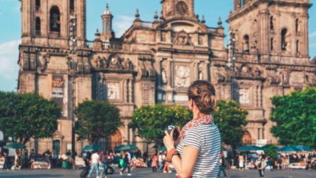 Rodolfo Ostolaza, Subdirector de Estudios Económicos de Banamex, refiere sobre que ante el persistente debilitamiento de la solidez fiscal del país, Moody’s Ratings recortó la calificación de México a “Baa3”, desde “Baa2”.

#calificacion #moodys #méxico #certidumbre 

COMENTA ESTE VIDEO Y COMPARTELO CON TUS AMIGOS

Para más información entra: http://www.youtube.com/ImagenRadioLive

No olvides dejarnos tus comentarios y visitarnos en

Facebook: https://www.facebook.com/ImagenRadio
X: https://twitter.com/Imagen_Mx
Sitio: http://pro.imagenradio.com.mx


Suscríbete a nuestro canal: https://www.youtube.com/channel/UCB0BUmdBOrH9mYU2ebs1eWA



#ImagenRadioEnVivo #NoticiasEnVivo