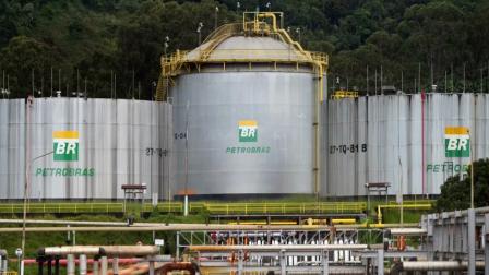 Arturo Carranza, Analista del Sector Energético, nos habla sobre que el acuerdo entre Pemex y Petrobras representará una oportunidad histórica para que la mexicana estudie a fondo el modelo de reestructura financiera y gobernanza corporativa que sacó a la brasileña de su peor crisis y la consolidó como la principal potencia petrolera de América Latina.

#PETROBRAS #PEMEX #AL 

COMENTA ESTE VIDEO Y COMPARTELO CON TUS AMIGOS

Para más información entra: http://www.youtube.com/ImagenRadioLive

No olvides dejarnos tus comentarios y visitarnos en

Facebook: https://www.facebook.com/ImagenRadio
X: https://twitter.com/Imagen_Mx
Sitio: http://pro.imagenradio.com.mx


Suscríbete a nuestro canal: https://www.youtube.com/channel/UCB0BUmdBOrH9mYU2ebs1eWA



#ImagenRadioEnVivo #NoticiasEnVivo
