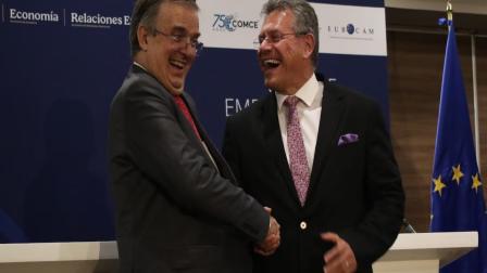 Samantha Contreras, Analista Económica en México Cómo Vamos, nos habla sobre que el secretario de Economía, Marcelo Ebrard, difundió que la IED creció 10.4%, en el primer trimestre de 2026; el Banco de México, Banamex y Banco Base difundieron que al comparar con las cifras actualizadas hay una contracción de 3.37%.
#ied #ebrard #banxico
COMENTA ESTE VIDEO Y COMPARTELO CON TUS AMIGOS
Para más información entra: http://www.youtube.com/ImagenRadioLive
No olvides dejarnos tus comentarios y visitarnos en
Facebook: https://www.facebook.com/ImagenRadio
X: https://twitter.com/Imagen_Mx
Sitio: http://pro.imagenradio.com.mx
Suscríbete a nuestro canal: https://www.youtube.com/channel/UCB0BUmdBOrH9mYU2ebs1eWA
#ImagenRadioEnVivo #NoticiasEnVivo