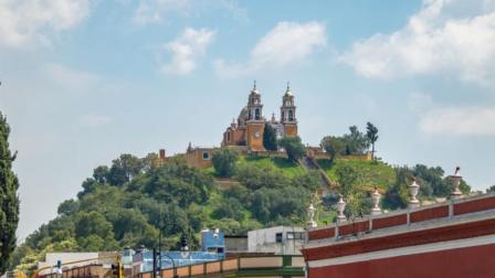 Guadalupe Cuautle Torres, Presidenta Municipal de San Andrés Cholula, destaca que de la mano con la Secretaría del Deporte en el estado de Puebla, el municipio de San Pedro Cholula trabaja con la finalidad de impulsar la práctica deportiva, por lo que está promoviendo una Escuela de Futbol en el Deportivo Tlachi.  Además subrayó la implementación de programas culturales y deportivos que buscan alejar a niños y jóvenes de situaciones de riesgo.

#CHOLULA #SALUD #DEPORTE 

COMENTA ESTE VIDEO Y COMPARTELO CON TUS AMIGOS

Para más información entra: http://www.youtube.com/ImagenRadioLive

No olvides dejarnos tus comentarios y visitarnos en

Facebook: https://www.facebook.com/ImagenRadio
X: https://twitter.com/Imagen_Mx
Sitio: http://pro.imagenradio.com.mx


Suscríbete a nuestro canal: https://www.youtube.com/channel/UCB0BUmdBOrH9mYU2ebs1eWA



#ImagenRadioEnVivo #NoticiasEnVivo